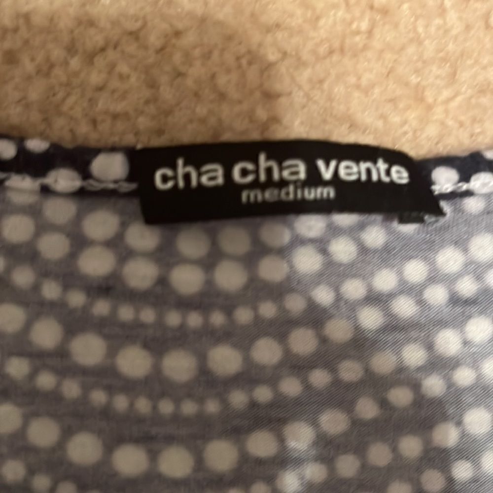 𝅺CHA Cha Vente Navy and Cream Sleeveless Blouse with Lace Trim.  Size Medium - Picture 7 of 9